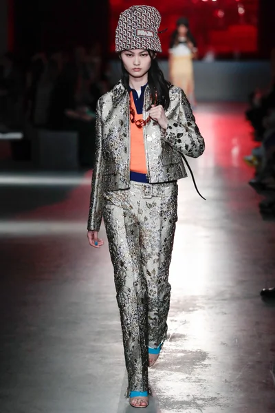 Look 43